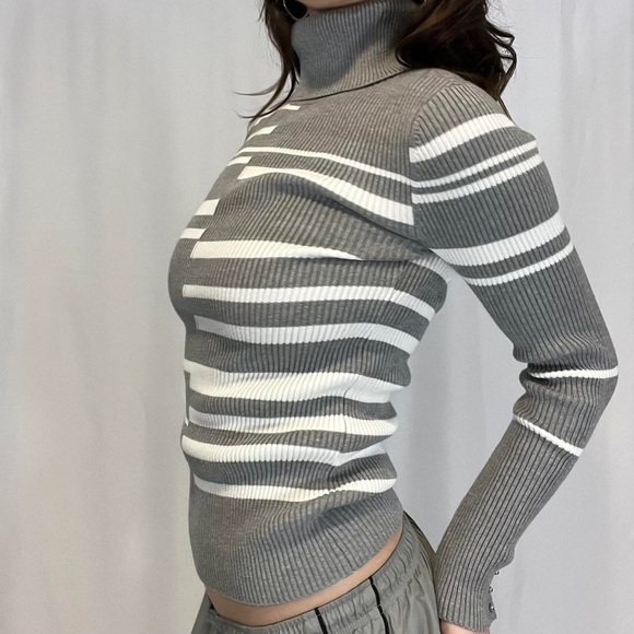 Long sleeve turtleneck sweater! - Picture 3 of 4